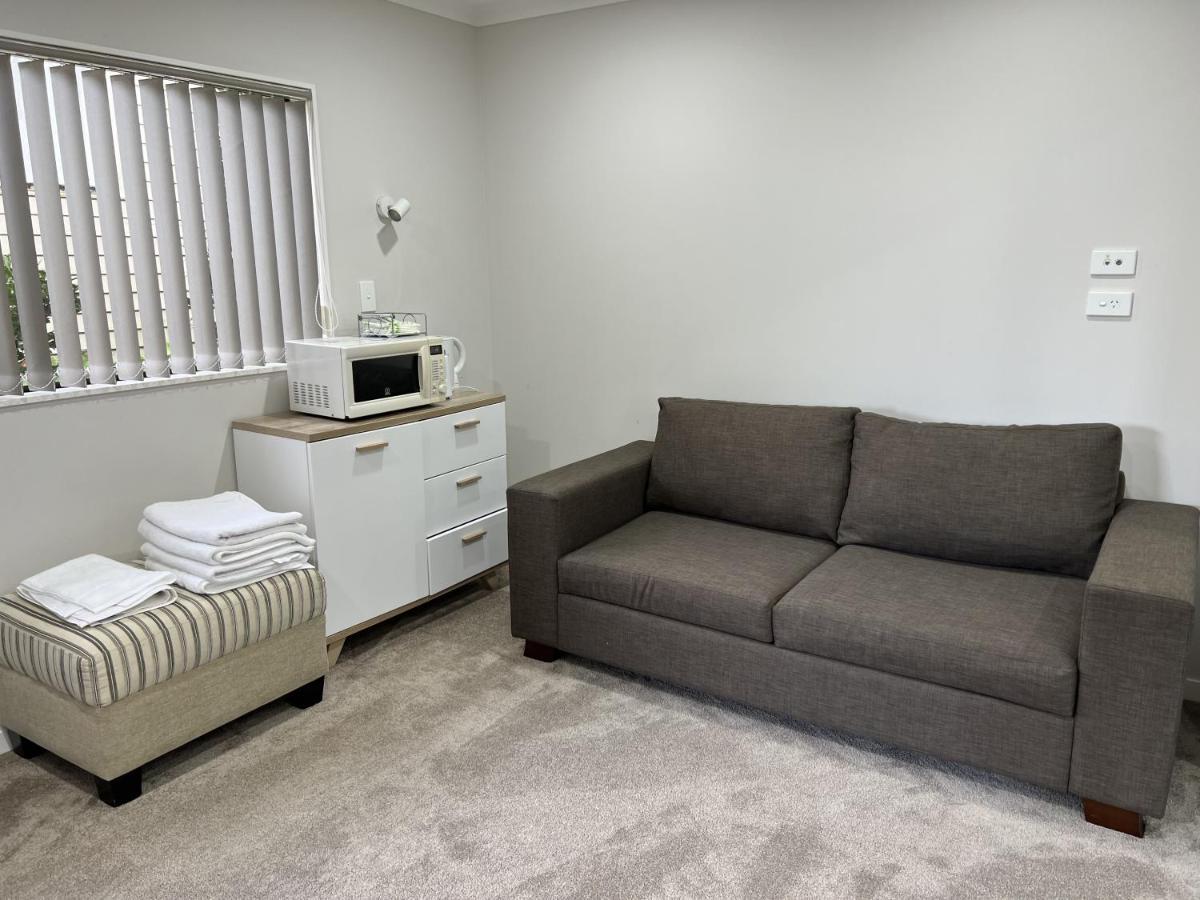 Guest Suite - Cosy Place In The Wattle Downs Окленд Екстер'єр фото